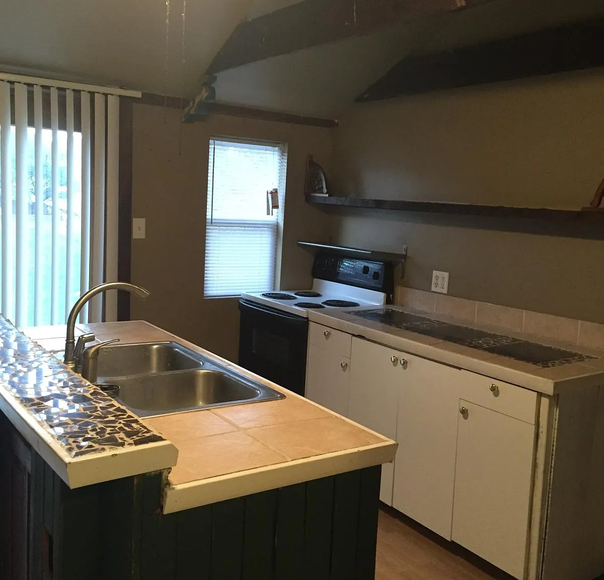2 bed, 1000 sqft, $775 — Photo 2