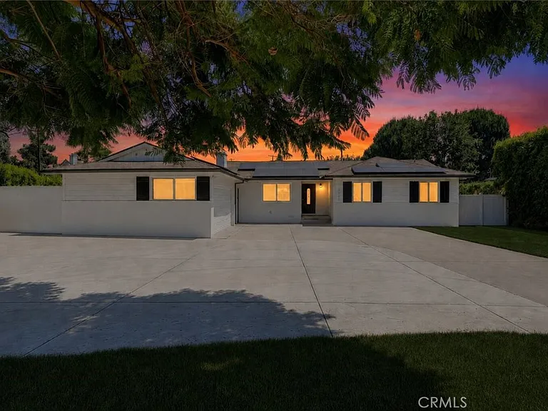 8738 1/2 Paso Robles — Photo 6