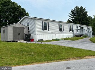 818 Wisteria Dr, Ephrata, PA 17522