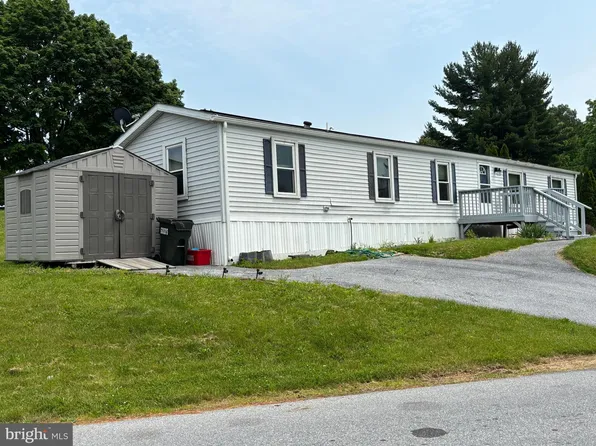 818 Wisteria Dr, Ephrata, PA 17522