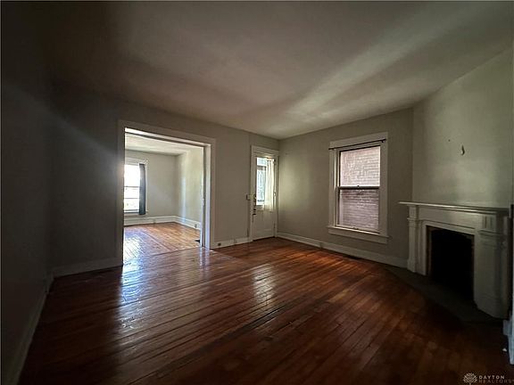 5th image of 106 Brown St