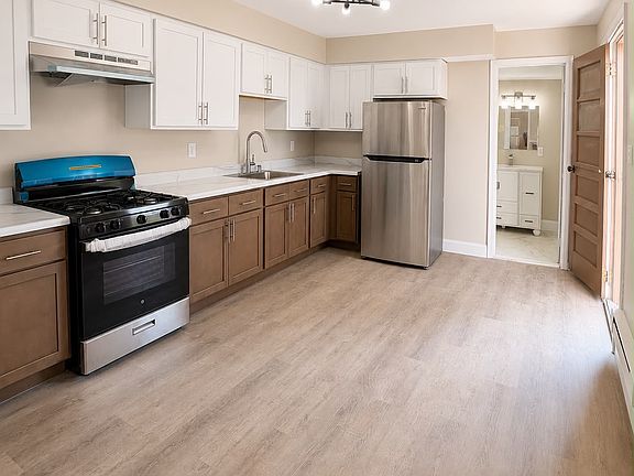 4th image of 22 Leland Ave