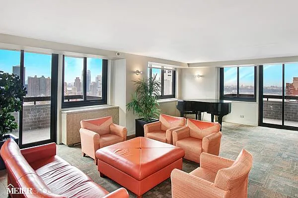 Sold by R New York | media 4