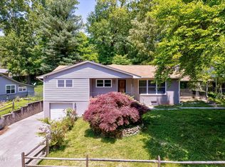 105 E Irving Ln, Oak Ridge, TN 37830