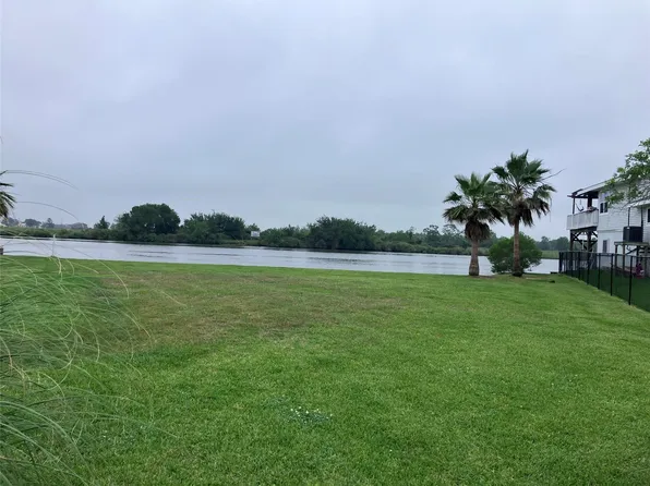 4408 Island Dr, Dickinson, TX 77539