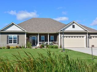 790 Wild Duck Ct, Grafton, WI 53024