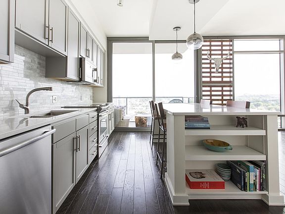 5th image of 1212 Laurel St APT 1809
