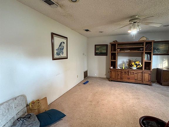 4th image of 212 E Elizabeth Ave