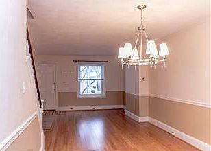 2nd image of 1610 Laurel St