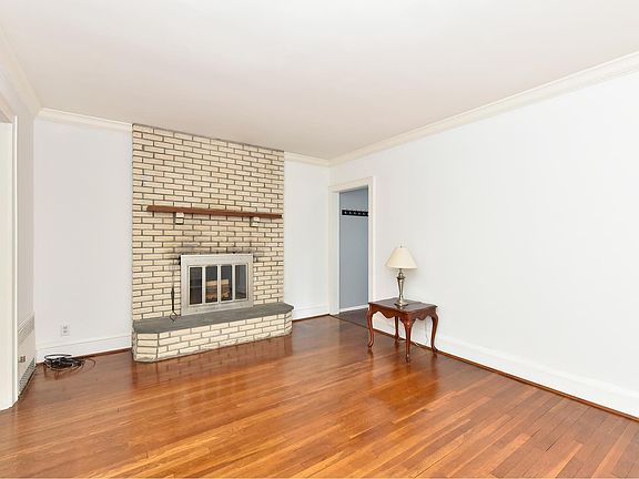 5th image of 23 Harvard St