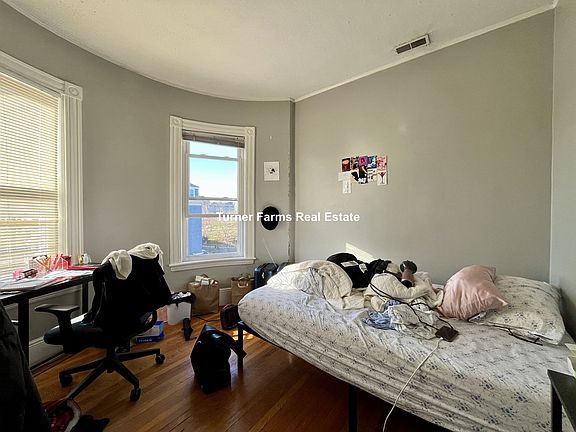 5th image of 122 Calumet St #3A