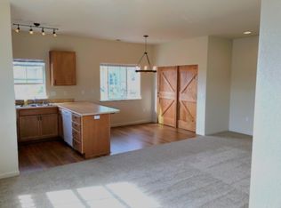 2421 N Village Dr, Santa Rosa, CA 95403