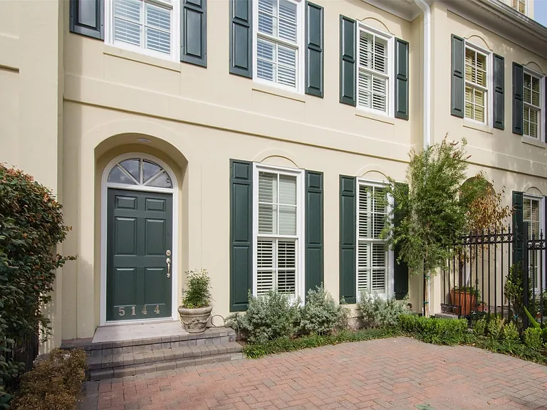5144 Chevy Chase Dr — Photo 2