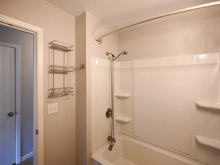 Med City Apartments — Photo 8