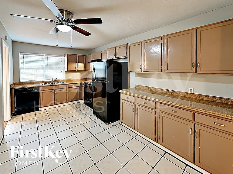 10615 Heather Hill Dr — Photo 4