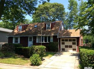 9 Rhode Island Ave, Massapequa, NY 11758