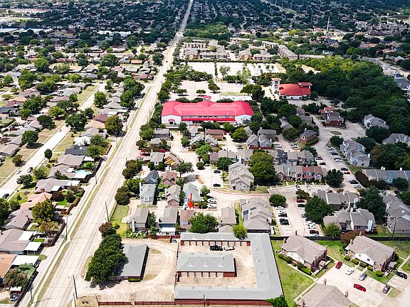 3rd image of 3838 Brandon Park Dr