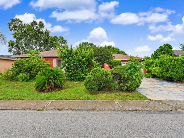 9641 Lakeside Ln, Port Richey, FL 34668