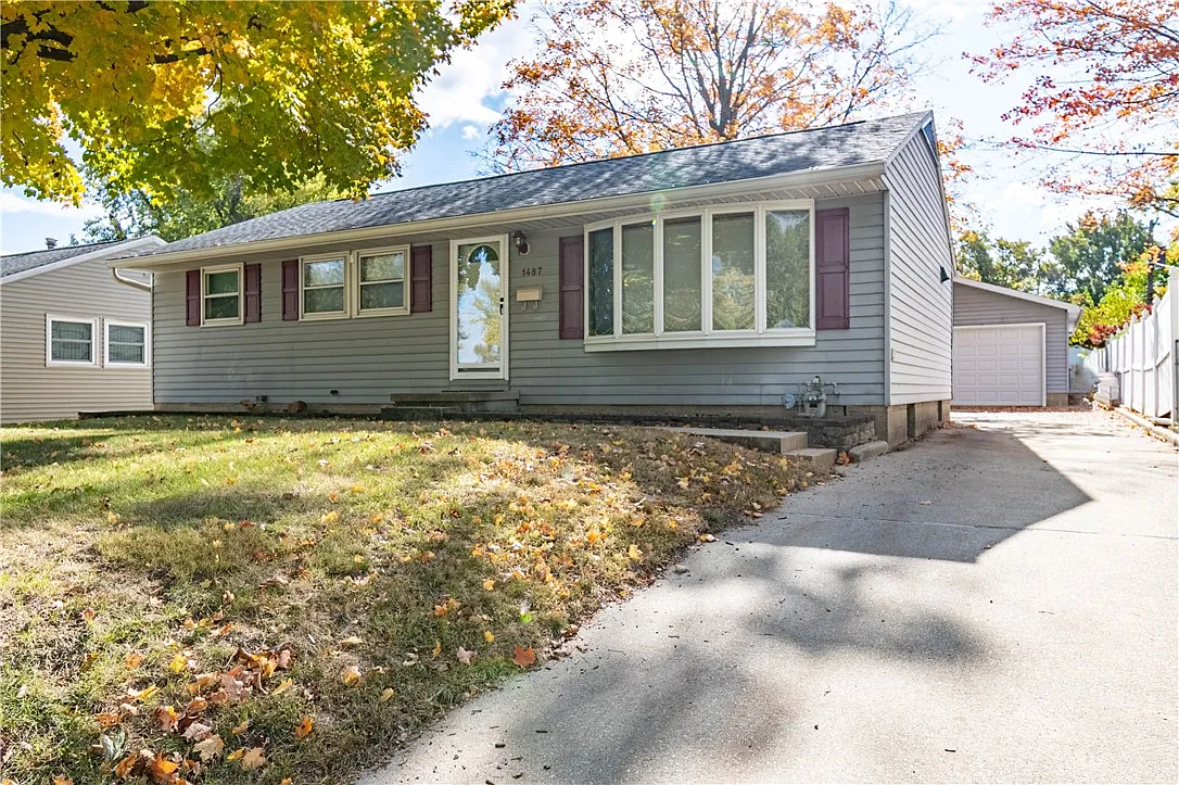 1487 E Dickinson Ave photo 1