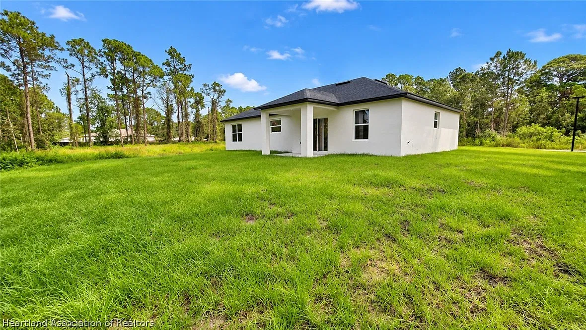 3 bed, 2.0 bath, 1450 sqft, $1,975 — Photo 2