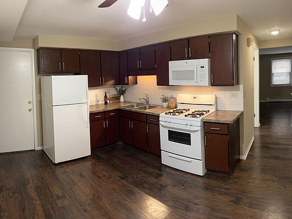3rd image of 1475 Ashland Ave APT 1S
