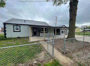 307 Juniper St, Nitro, WV 25143