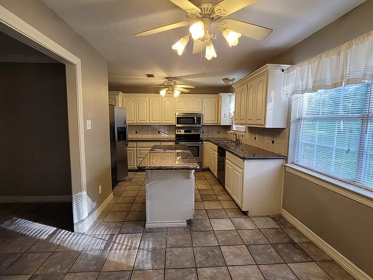 1 Briaroak Cir — Photo 4