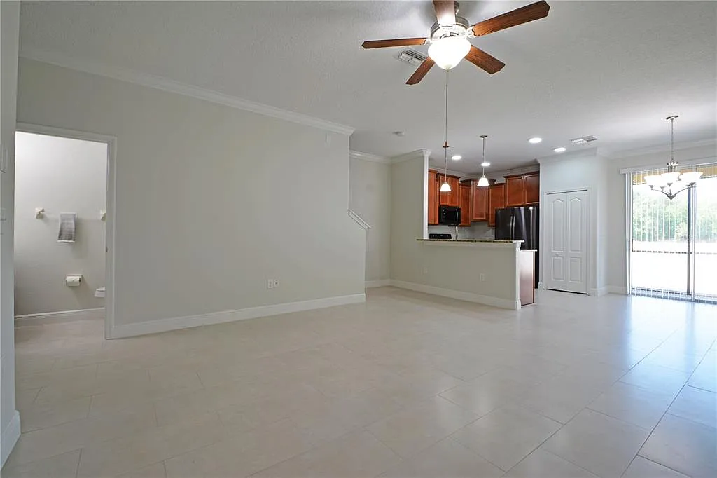 3 bed, 2.5 bath, 1666 sqft, $2,150 — Photo 4