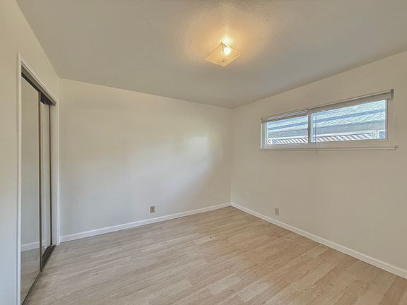 4th image of 970 S Clover Ave