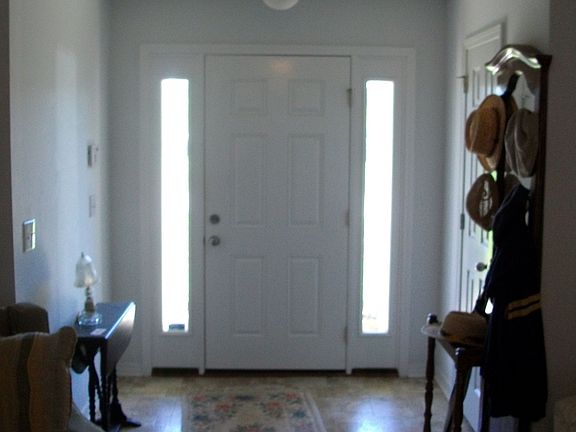 Entry Way w/ Coat Closet