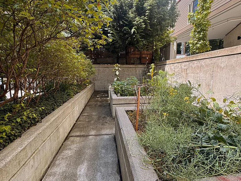 McKinney Manor — Photo 16