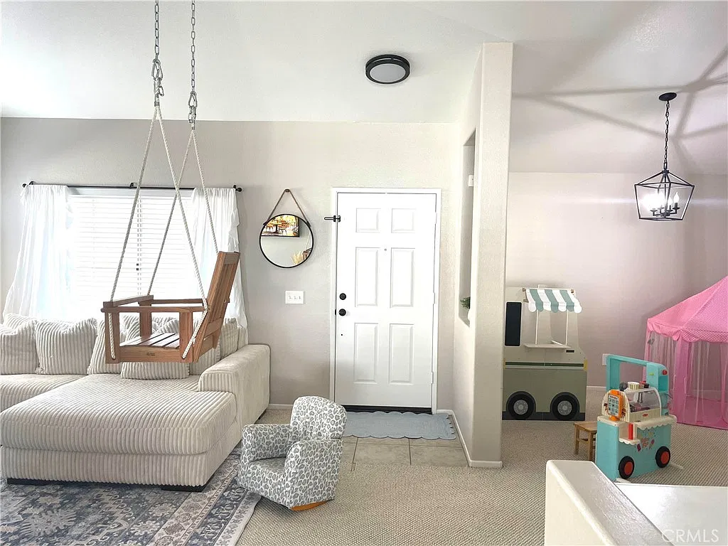 3 bed, 1438 sqft, $2,650 — Photo 2