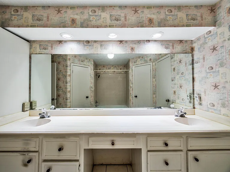 8022 La Brea Dr — Photo 25