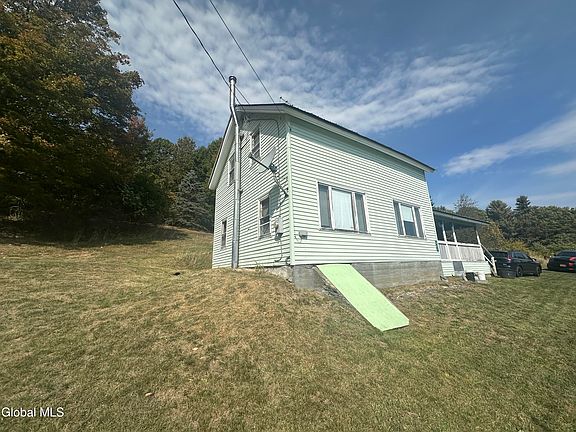 3rd image of 443 Fairy Lake Road