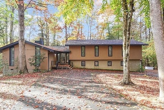 2nd image of 304 Hempstead Rd