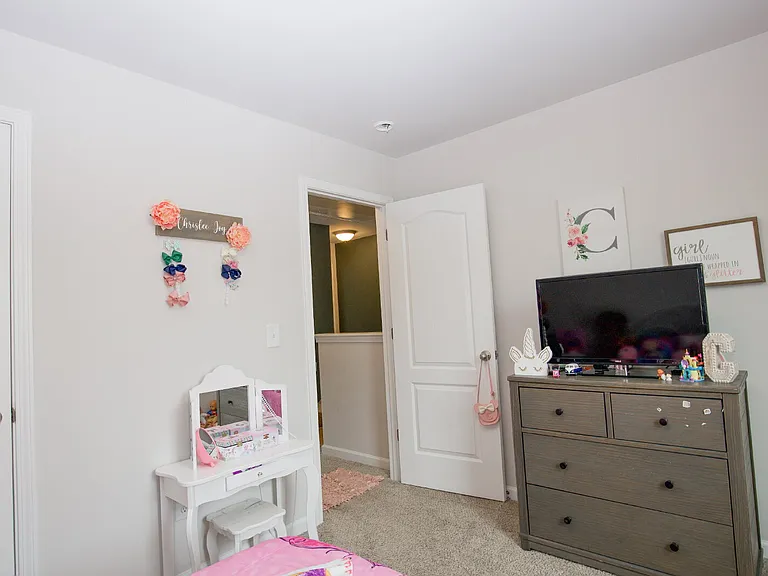 413 Century Ln — Photo 30