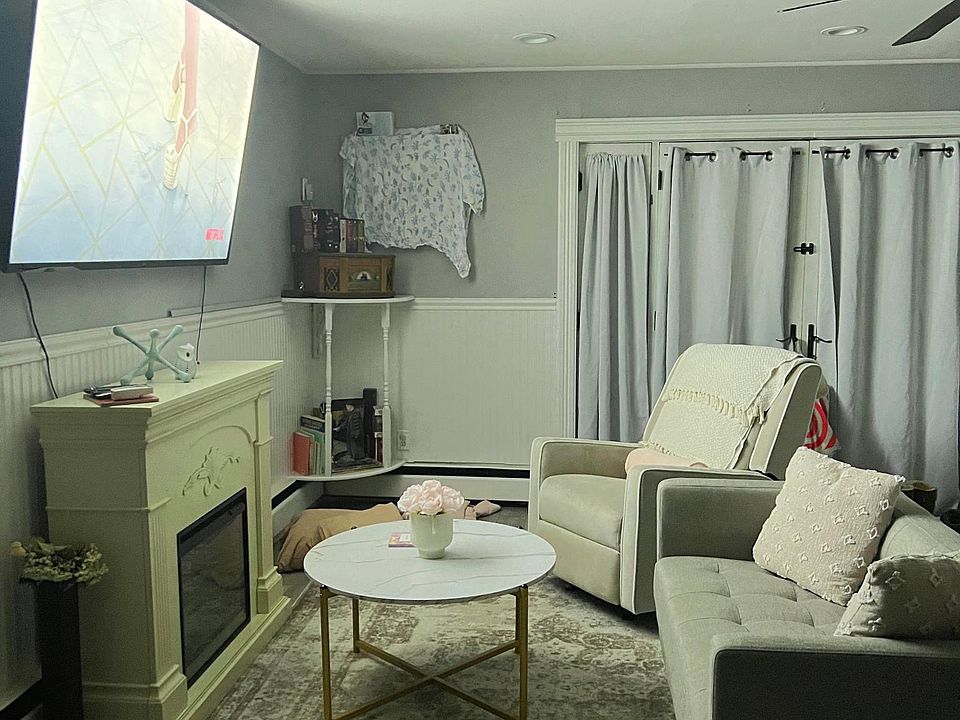 2nd image of 3267 Griswold Ave