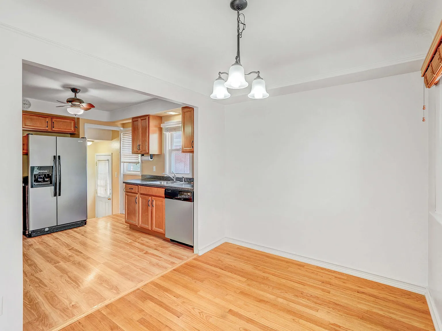 3 bed, 1.5 bath, 1244 sqft, $2,475 — Photo 3