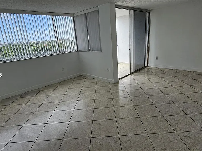 1700 N River Dr #1009 — Photo 13