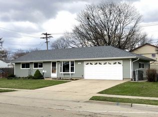 703 S Park Blvd, Streamwood, IL 60107