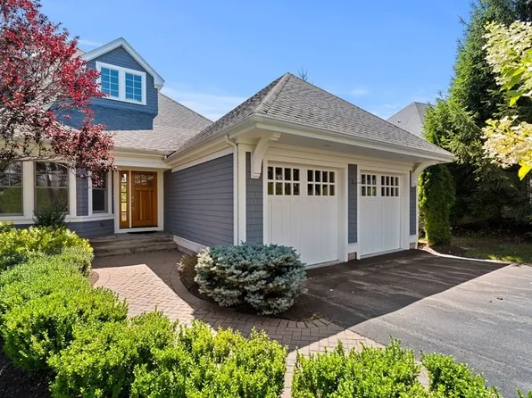 10 Buttonwood Ln, Ipswich, MA 01938