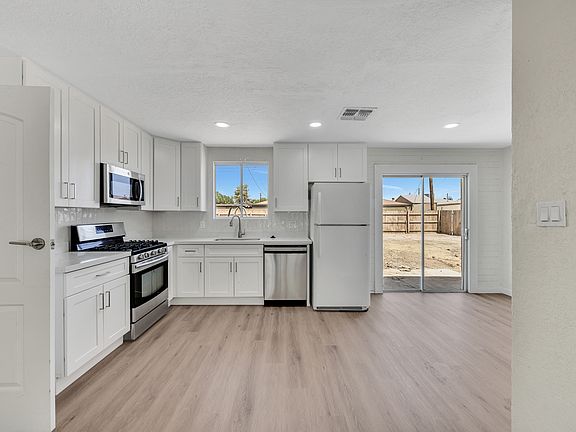 5th image of 3114 W Missouri Ave