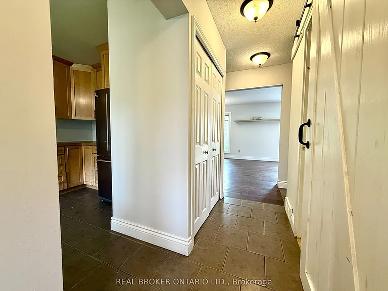 93 Melanie Cres — Photo 6