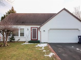 15 French Meadow Ln, Rochester, NY 14618