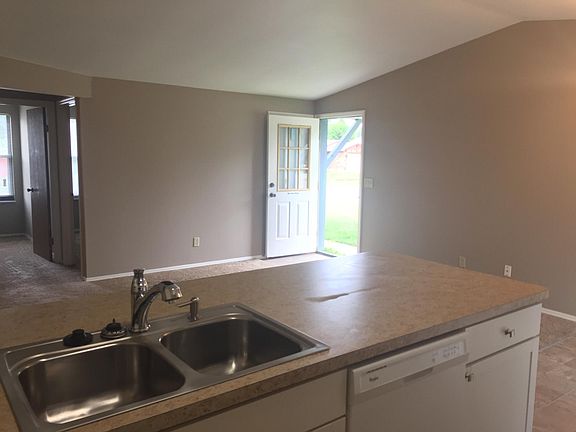 4th image of 8320 Schoolgate Dr