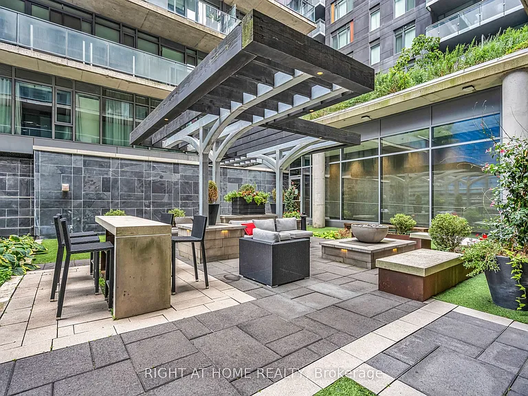 650 King St W #605 — Photo 41