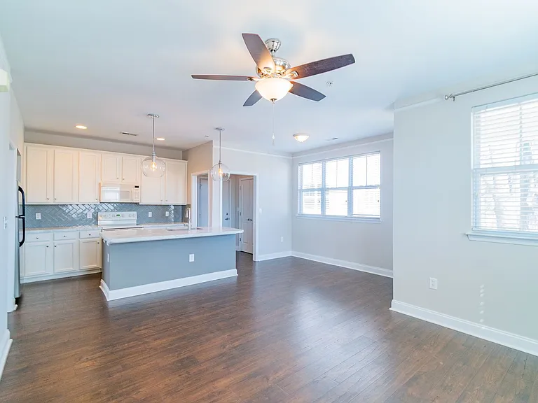 560 Oakland Ave — Photo 15