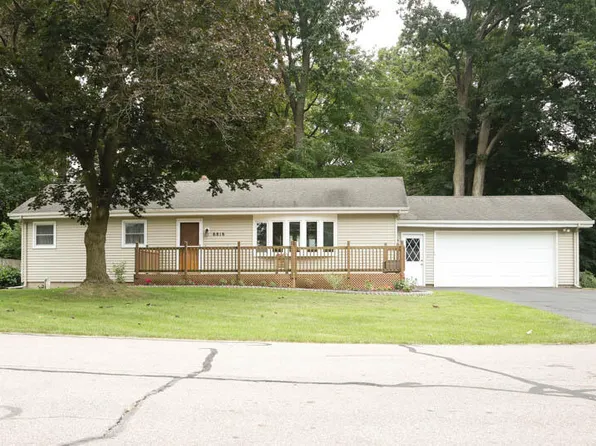 6816 2nd St, Coloma, MI 49038