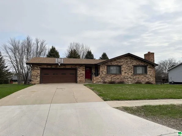 1621 Oak St, Sheldon, IA 51201