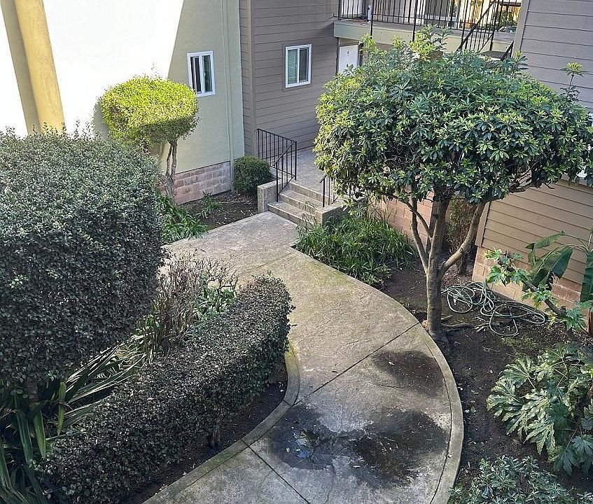 1st image of 346 Richmond Dr #7